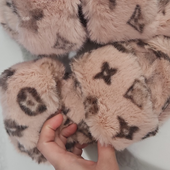 Fuzzy Pink And Brown Monogram Slippers Size 7 - Picture 4 of 6